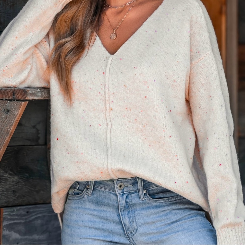 Cupshe Cream V-Neck Sweater
Brand new with tags - Picture 1 of 4